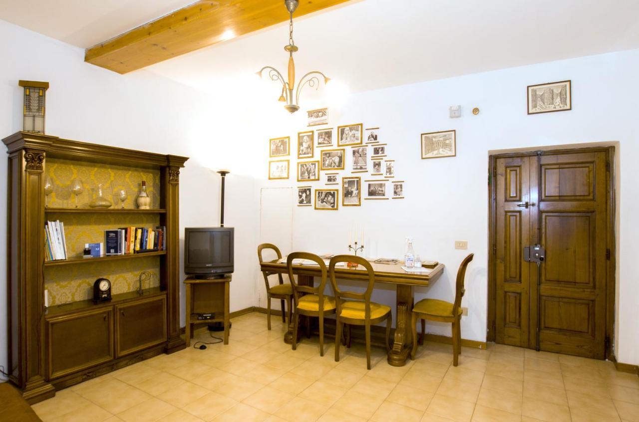 Cheap Apartment In The Old Village Colle Val D'Elsa Bagian luar foto