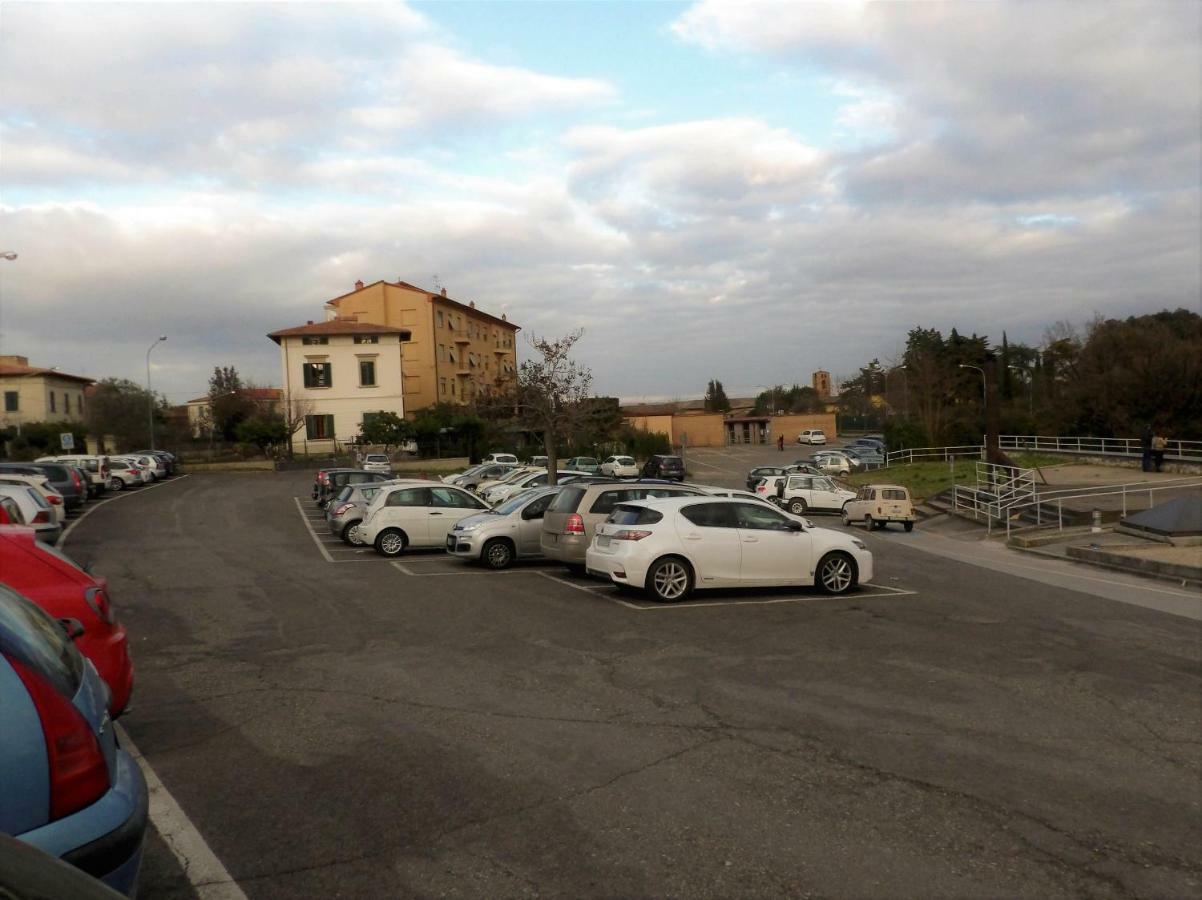 Cheap Apartment In The Old Village Colle Val D'Elsa Bagian luar foto