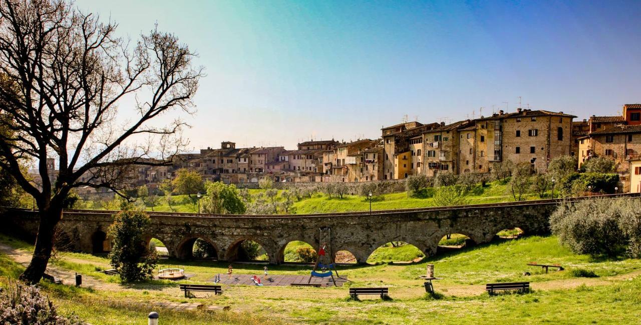 Cheap Apartment In The Old Village Colle Val D'Elsa Bagian luar foto