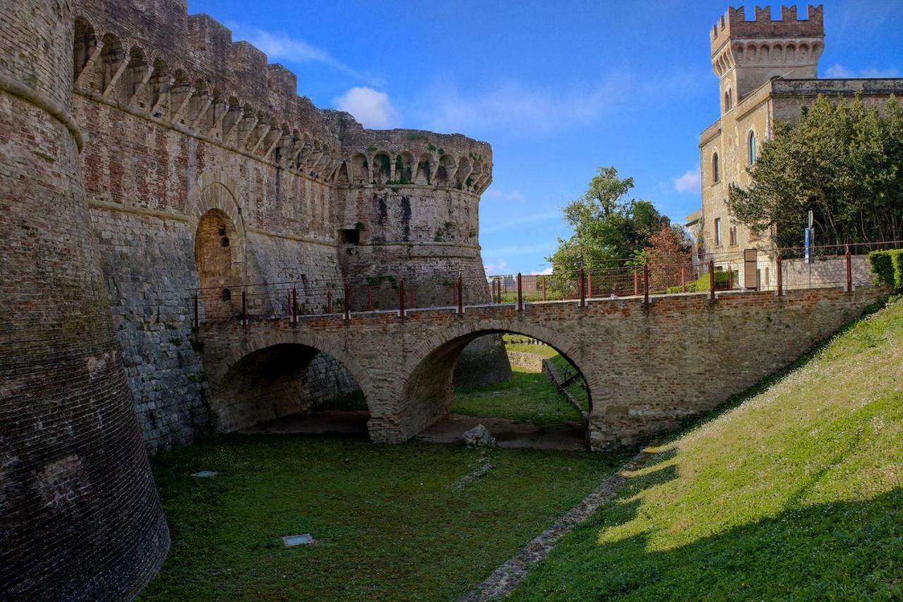 Cheap Apartment In The Old Village Colle Val D'Elsa Bagian luar foto